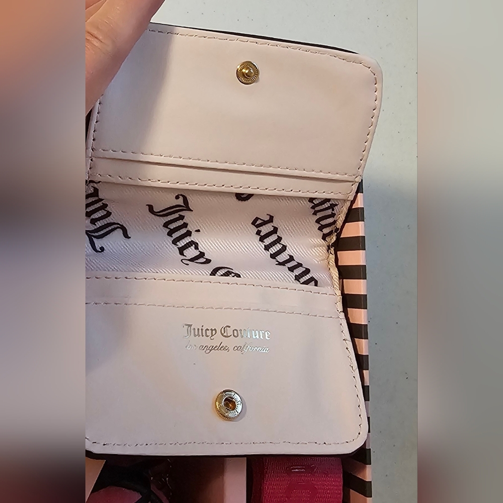 Juicy Couture - Picture 2 of 3